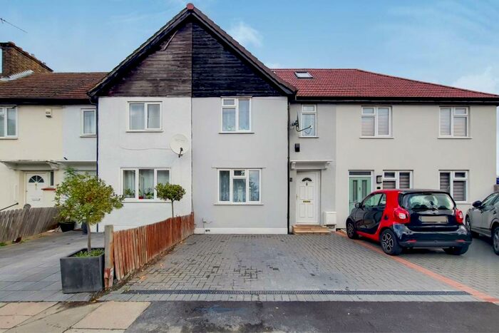 3 Bedroom House To Rent In Wilson Avenue, Colliers Wood, Mitcham, CR4