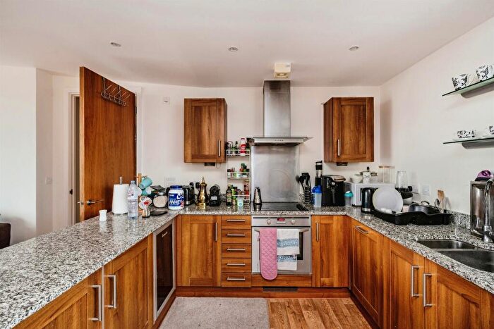3 Bedroom Flat For Sale In Trawler Road, Maritime Quarter, Swansea, SA1