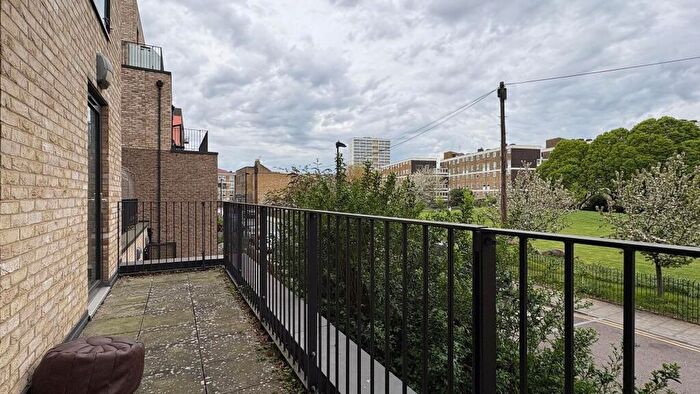 1 Bedroom Apartment To Rent In Axio Way, London, E3