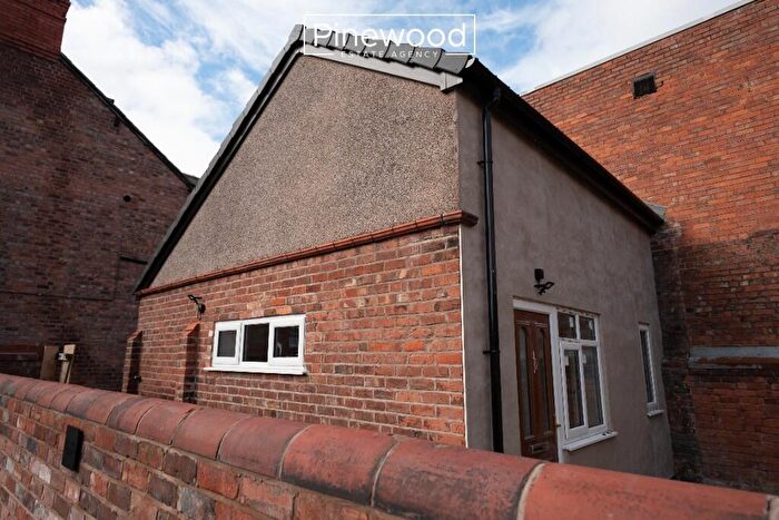 Semi-Detached House To Rent In Chester Road West, Deeside, CH5