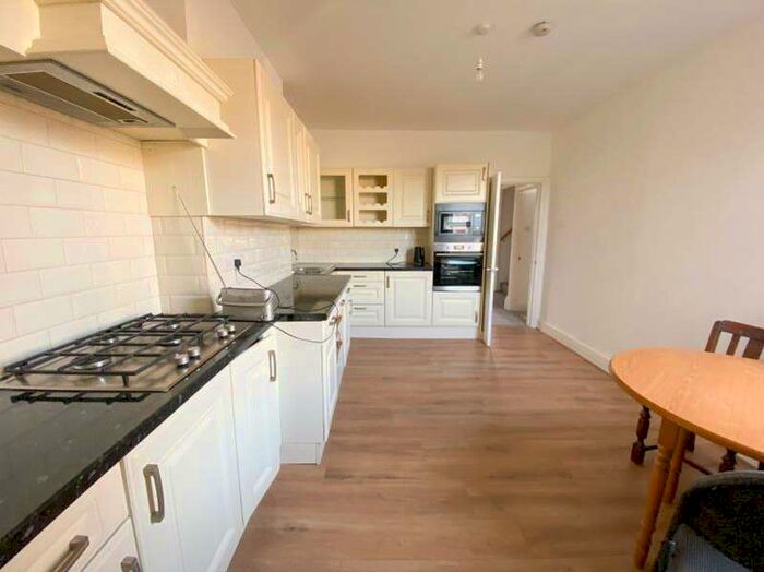 4 Bedroom Flat To Rent In Kirkton Road, Tottenham, N15