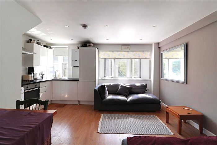 1 Bedroom Flat For Sale In Rooksmoor, Woodchester, Stroud, GL5