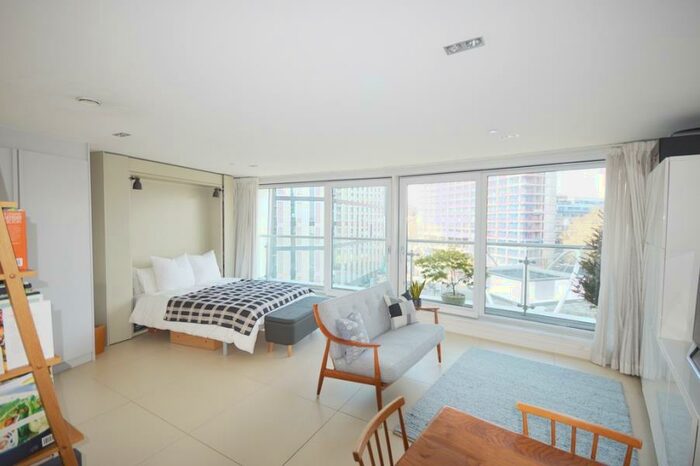 Apartment To Rent In Bezier Apartments, City Road, EC1Y
