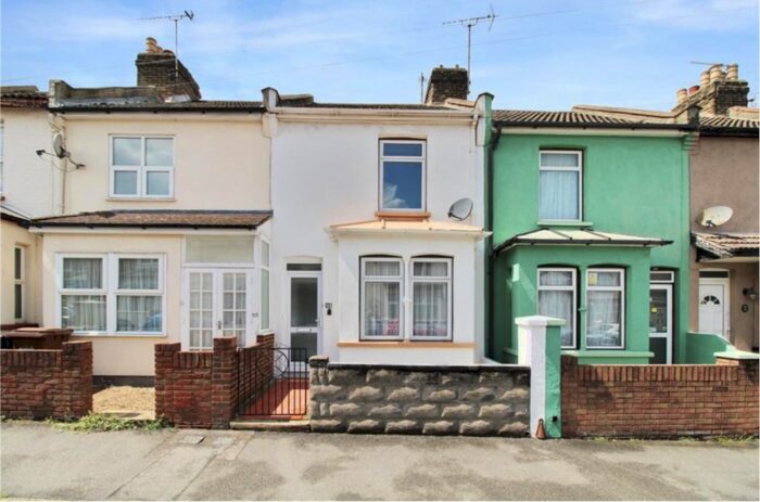 3 Bedroom Terraced House To Rent In Chaucer Road, ME7