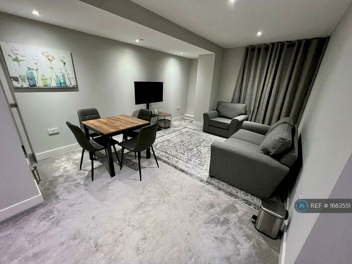 2 Bedroom Flat To Rent In Victoria Avenue, Southend-On-Sea, SS2