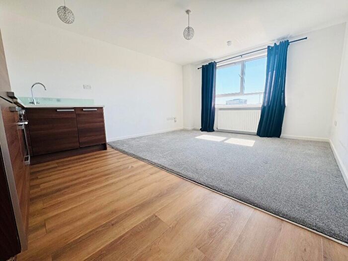 2 Bedroom Apartment To Rent In Midland Road, Luton, Bedfordshire, LU2