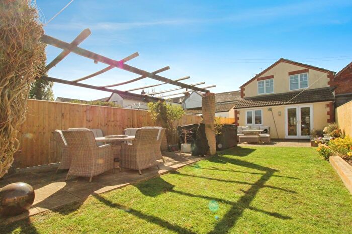 3 Bedroom Cottage For Sale In New Road, Purton, SN5