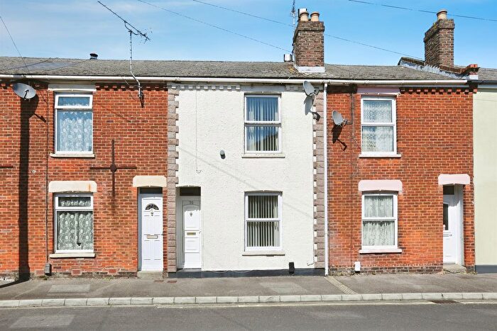 2 Bedroom Terraced House For Sale In Leesland Road, Gosport, PO12