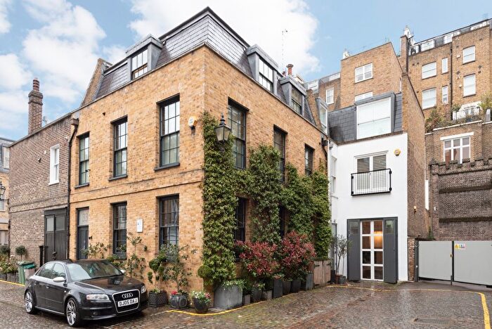 2 Bedroom Flat To Rent In Queen's Gate Place Mews, London, SW7