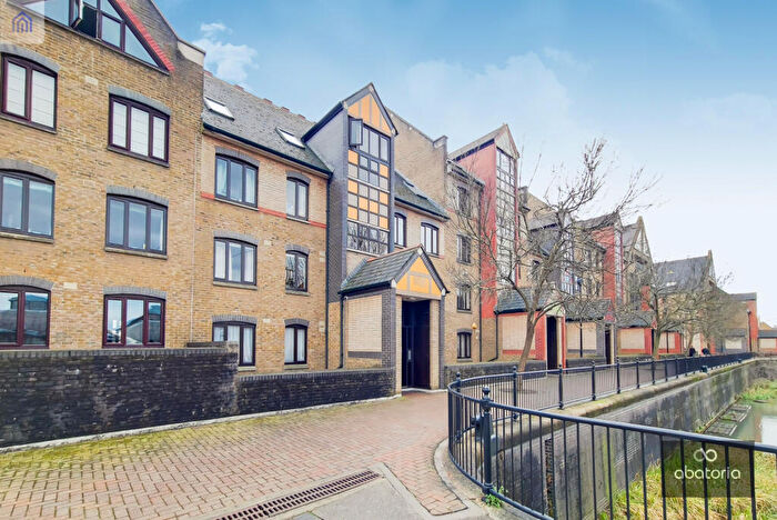 1 Bedroom Apartment For Sale In Discovery Walk, London, E1W