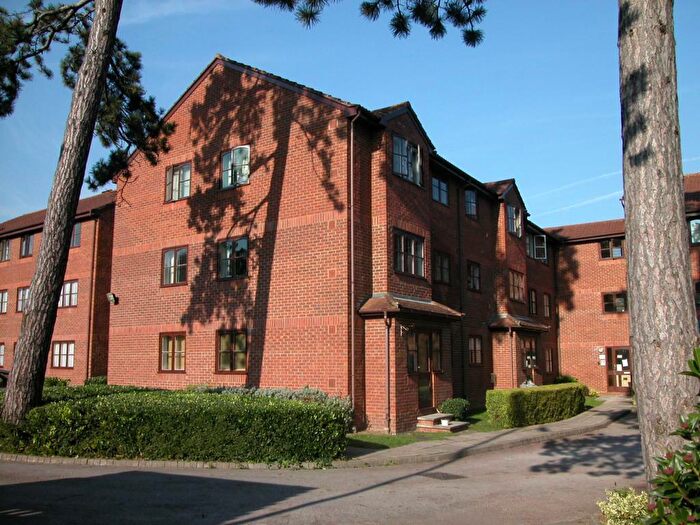 2 Bedroom Flat To Rent In Old Mill Gardens, Berkhamsted, HP4