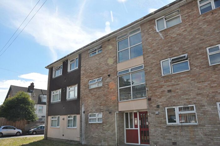 2 Bedroom Flat To Rent In Cherry Close, Salisbury, SP2