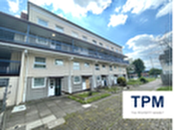 2 Bedroom Flat For Sale In Cranelodge Road, Cranford, TW5