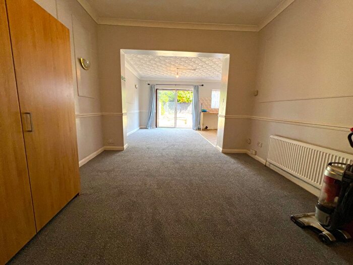 4 Bedroom Terraced House To Rent In Aldersey Gardens, Barking, IG11