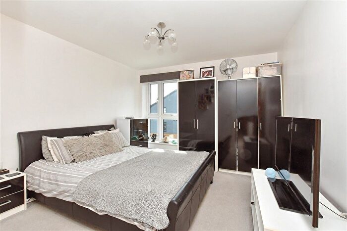 1 Bedroom Flat For Sale In Lywood Drive, Sittingbourne, Kent, ME10
