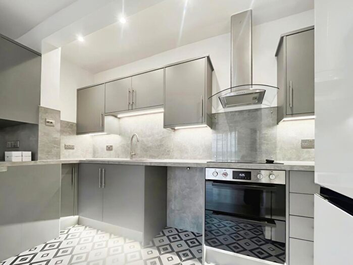 3 Bedroom Apartment To Rent In Medina Villas, Hove, BN3