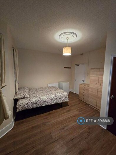 Studio To Rent In Wimborne Road, London, N17