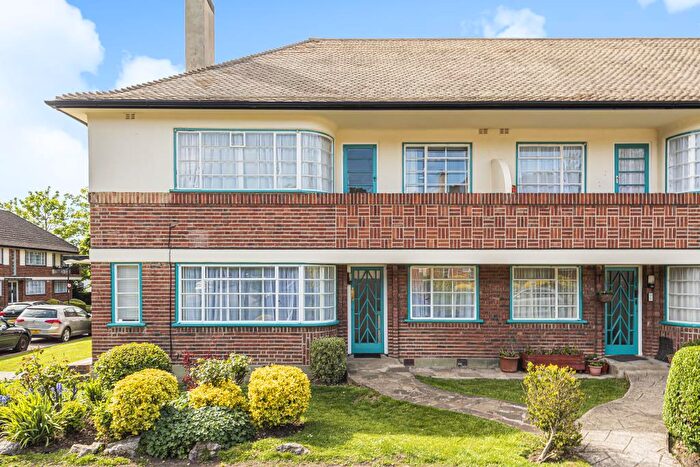 2 Bedroom Maisonette To Rent In Glenhill Close, Finchley, N3