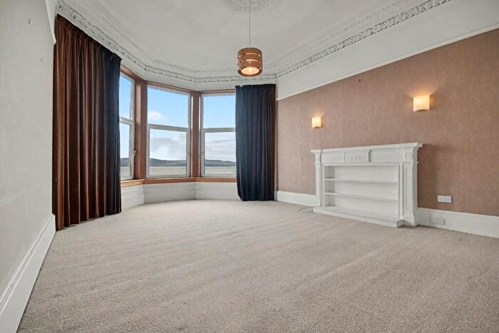3 Bedroom Flat To Rent In Sandringham Terrace, Inverclyde, Greenock, PA16