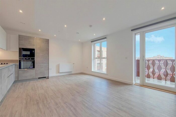 2 Bedroom Flat To Rent In Fresh Wharf Road, Barking, Essex IG11
