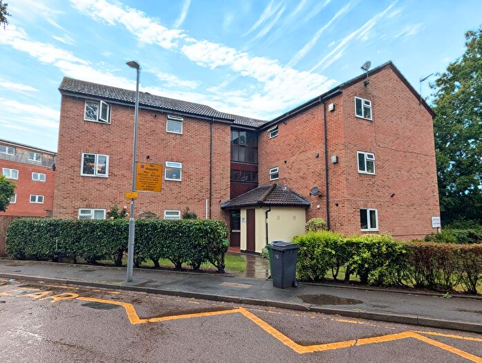 2 Bedroom Flat To Rent In Chessington Hall Gardens, Chessington, KT9