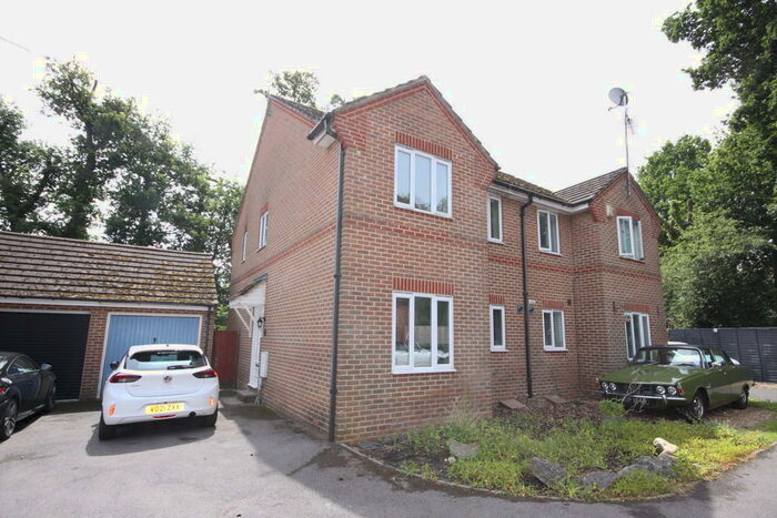 3 Bedroom Semi-Detached House To Rent In Hyssop Close, Whiteley, PO15