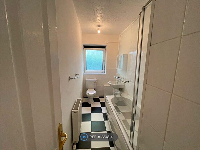 2 Bedroom Flat To Rent In Burnfield Road, Glasgow, G43