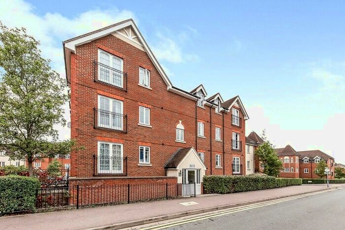 Flat To Rent In Whinbush Road, Hitchin, Hertfordshire, SG5