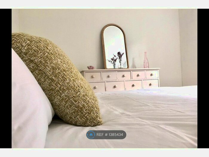 1 Bedroom Flat To Rent In Courland Grove, London, SW8