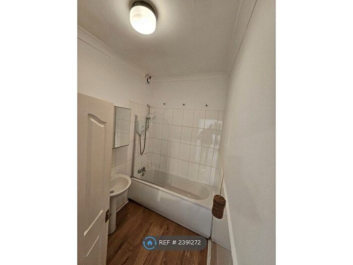 2 Bedroom Flat To Rent In Dean Lane, Bristol, BS3