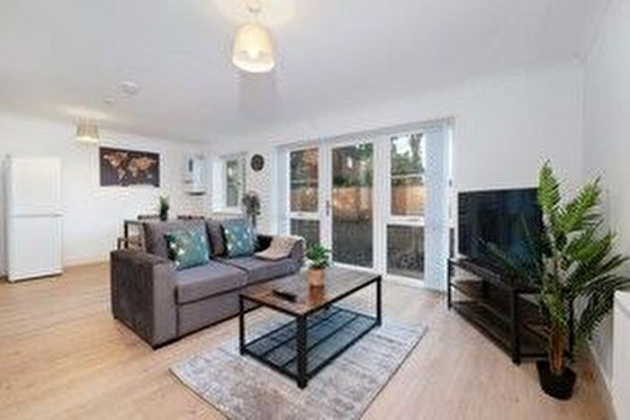 2 Bedroom Flat To Rent In Slough Road, Iver, SL0