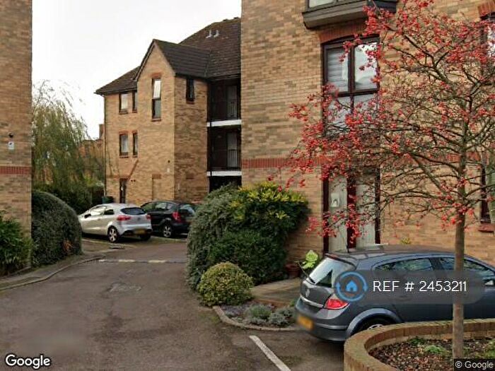 2 Bedroom Flat To Rent In Merton Road, Bedford, MK40