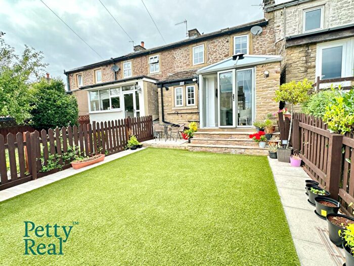2 Bedroom Cottage For Sale In Keighley Road, Colne, BB8