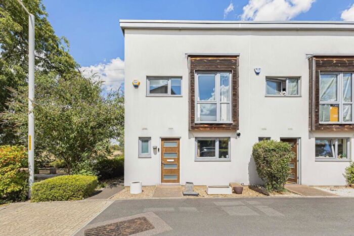 2 Bedroom End Of Terrace House For Sale In Sympathy Vale, Dartford, DA1