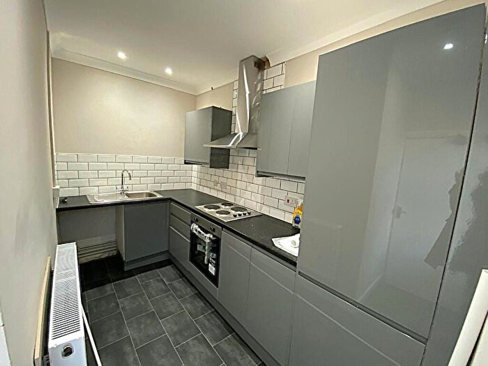 3 Bedroom Maisonette To Rent In Barry Road, Barry, Vale Of Glamorgan, The, CF63