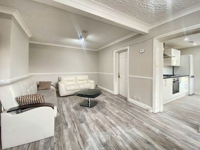 5 Bedroom Semi-Detached House To Rent In Bryony Close, Uxbridge, Greater London, UB8