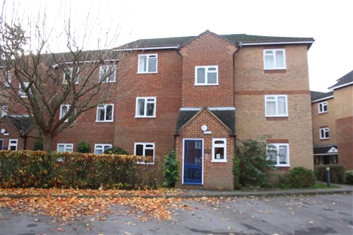 1 Bedroom Flat To Rent In Corfe Place, Maidenhead, Berkshire, SL6