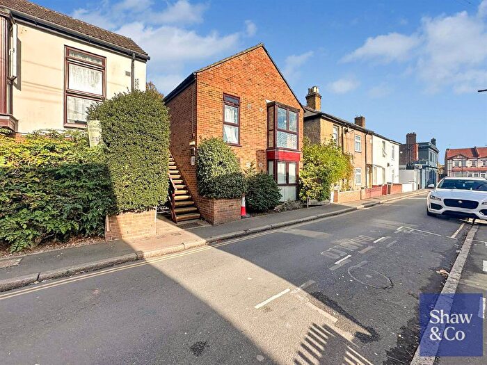 1 Bedroom Flat For Sale In Celia Court, Albion Road, Hounslow, TW3