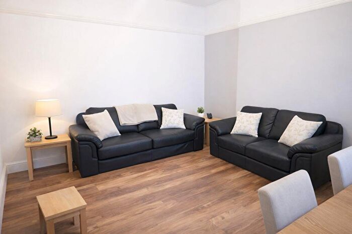 5 Bedroom Semi Detached House To Rent In Rolleston Drive, Nottingham, NG7