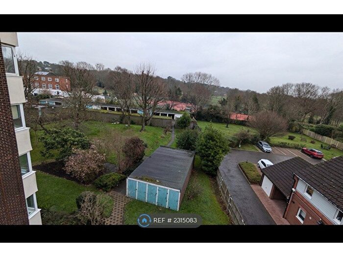 2 Bedroom Flat To Rent In Craigside, Kingston Upon Thames, KT2
