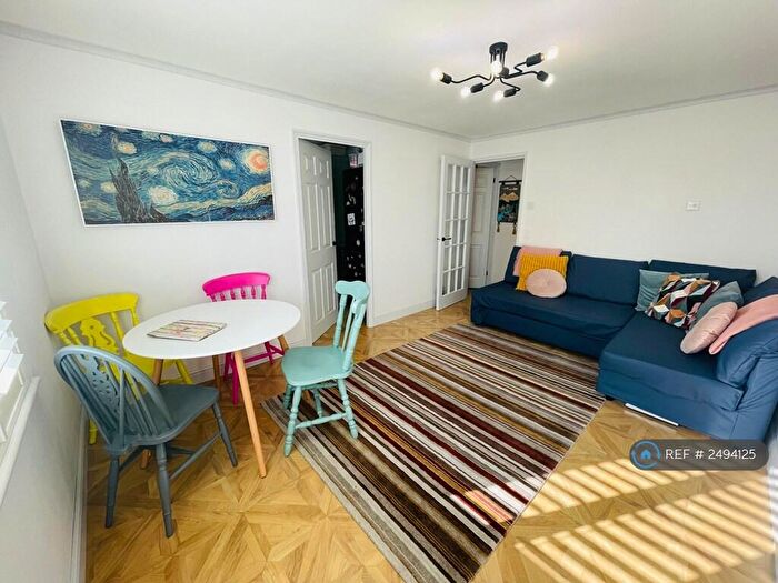 1 Bedroom Flat To Rent In Ferguson Close, London, E14