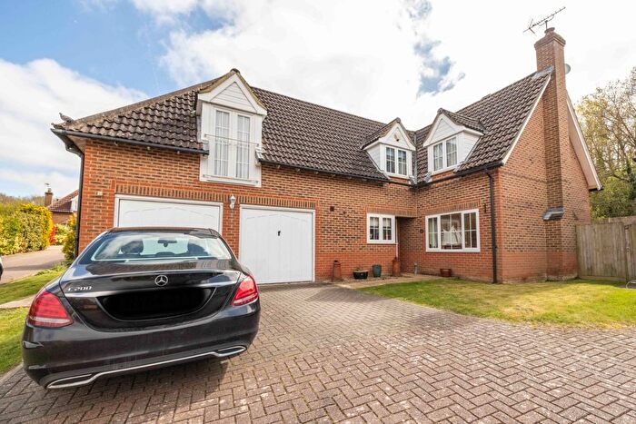 4 Bedroom Detached House For Sale In Weatherall Close, Faversham, ME13