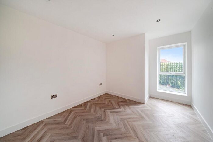 2 Bedroom Flat For Sale In Dagmar Road, Stroud Green, N4