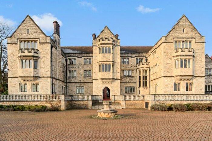 2 Bedroom Flat To Rent In Royal Close, Wimbledon, SW19