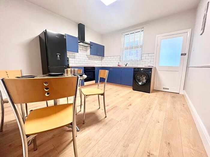 3 Bedroom Terraced House To Rent In Dodd Street, S6