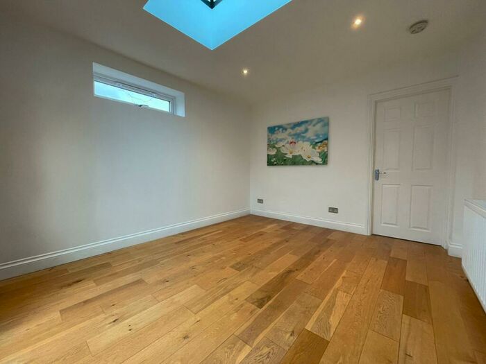 4 Bedroom SemiDetached House To Rent In Rochford, Essex, SS4