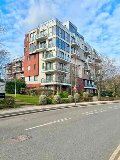 2 Bedroom Flat To Rent In Green Lanes, Edgeware, HA8