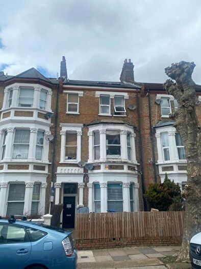 Studio To Rent In Buckley Road, Kilburn, NW6