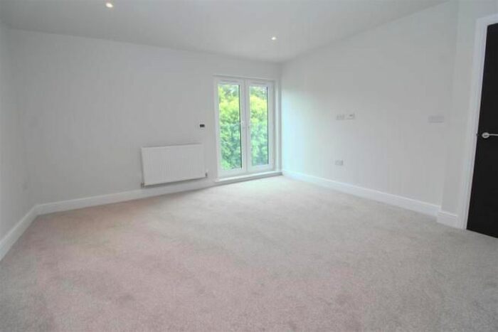 1 Bedroom Flat To Rent In Woodland Court, Soothouse Spring, St.Albans, AL3
