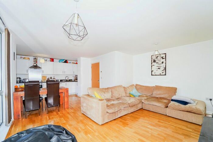 3 Bedroom Flat To Rent In Clayponds Lane, Brentford, TW8